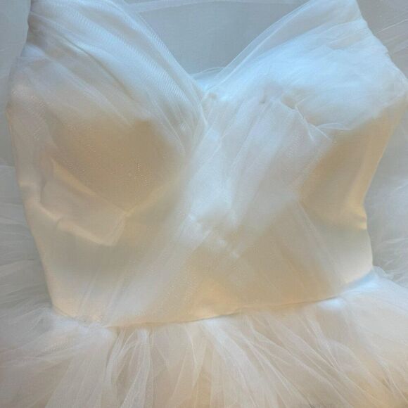 NWT WHITE V-Neck Tulle Tiered Wedding Dress Gown — Size M -Elegant Bridal Dress - Picture 8 of 13
